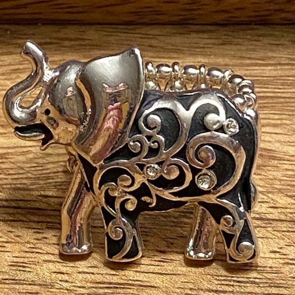 Women’s Fashion Silver Stretch Elephant Ring - NWOT - Picture 1 of 7